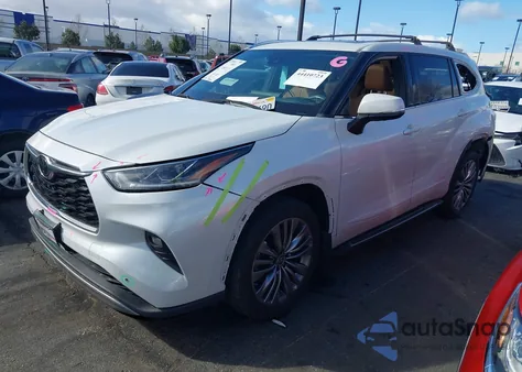 2022 Toyota Highlander Platinum z USA, uszkodzony, nr VIN 5TDFZRAHXNS095678